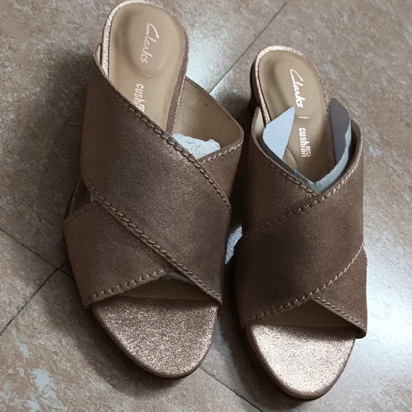 Clarks nude pink...1500 rs from freeup - Picture 2 of 7